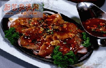 铁 板 黑 椒 牛 柳