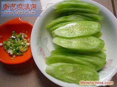 家常菜 皮蛋黄瓜汤详细做法2.jpg