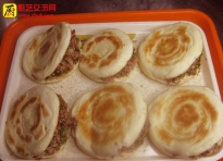 肉夹馍和里脊肉饼 饼的区别，哪个好吃？提前做好还是现烙呢？