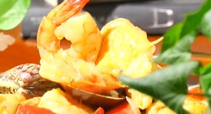铁板鸡蛋海鲜烩